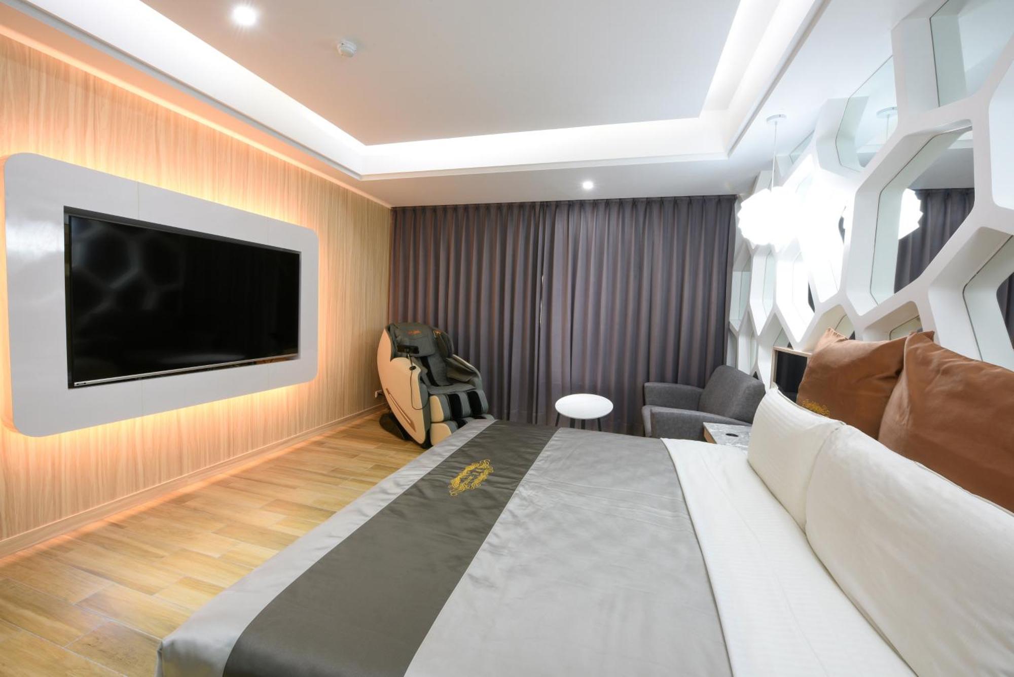 Zj Motel Hsinchu City Exterior photo
